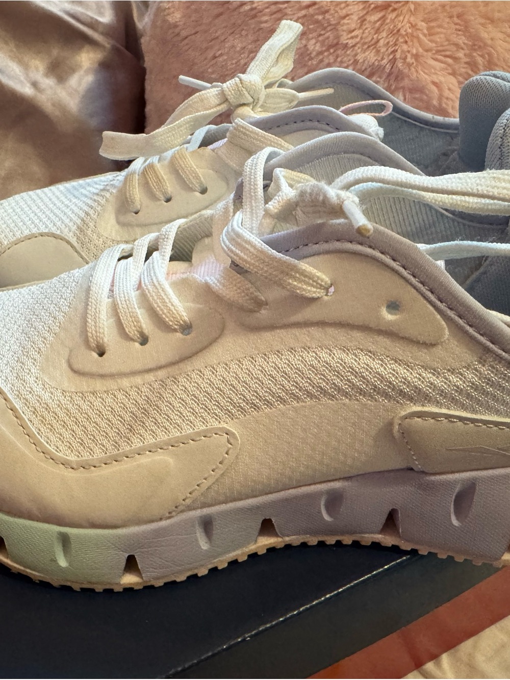 Reebok kids White Sneakers with Light Pink Accents - Picture 2 of 7